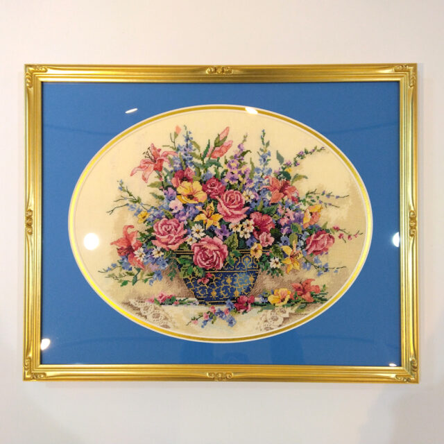 花の刺繍　楕円窓のダブルマット額装1